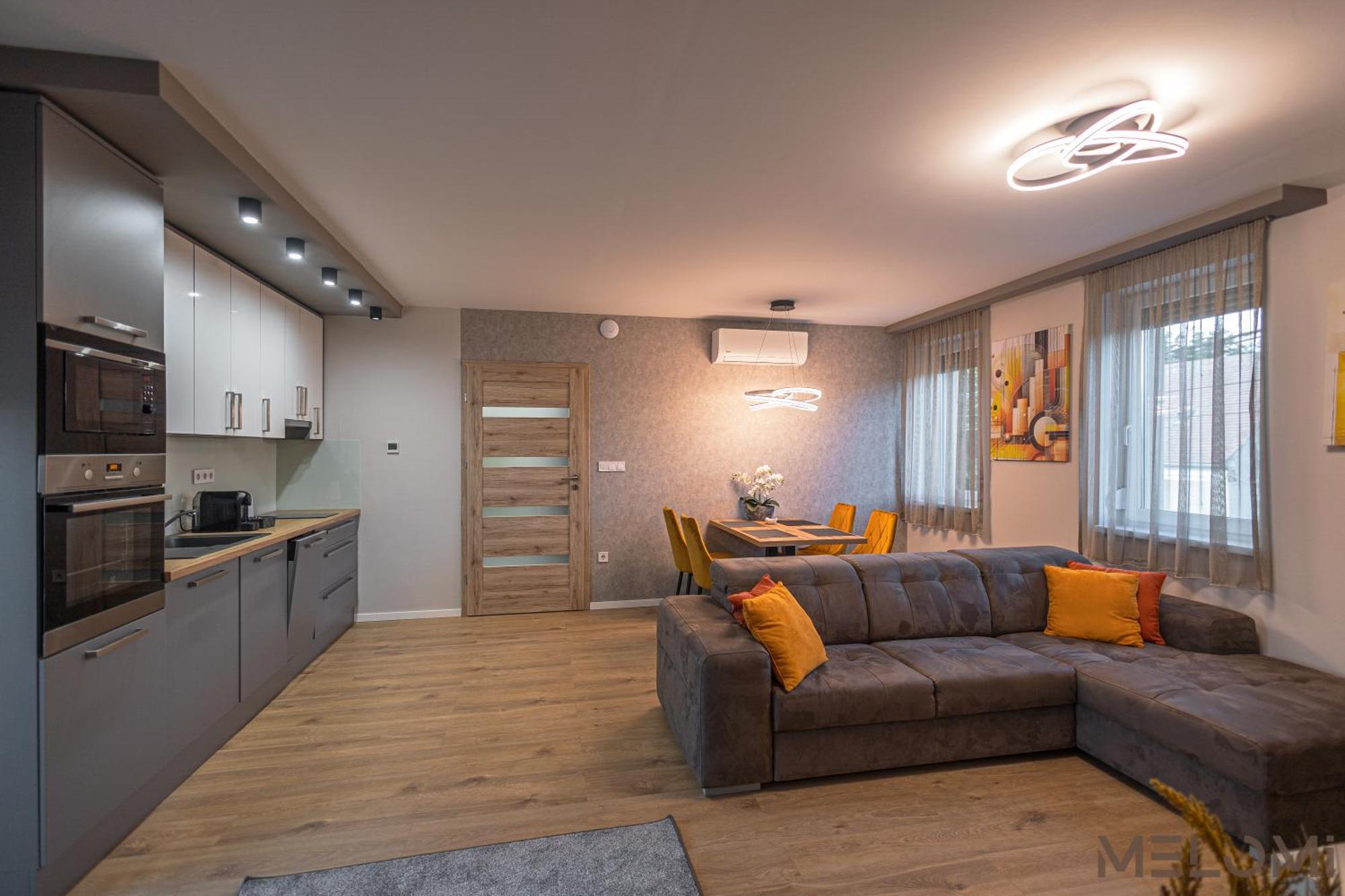 Melomi 1 Apartman Sarvar Exterior foto