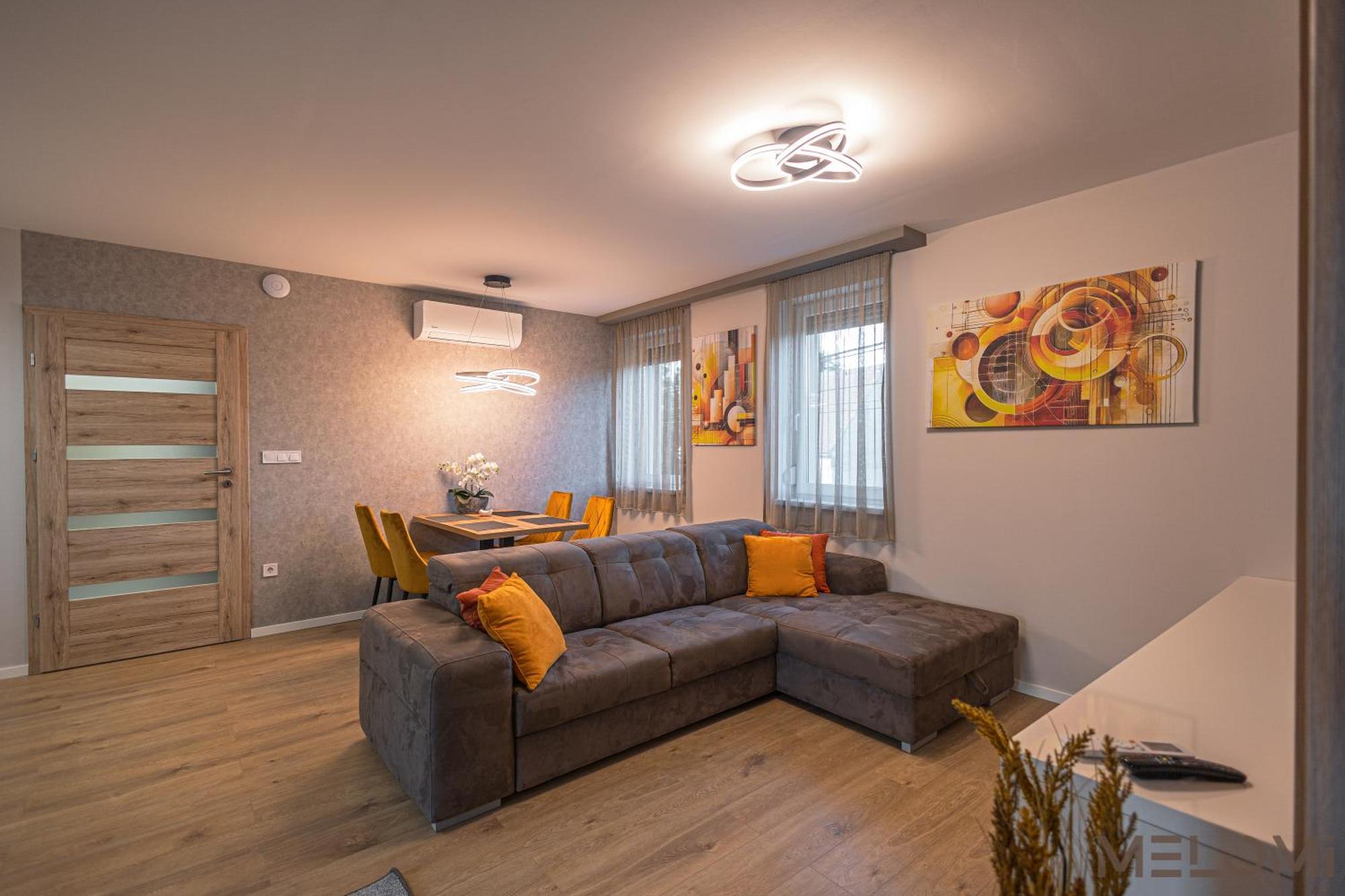 Melomi 1 Apartman Sarvar Exterior foto