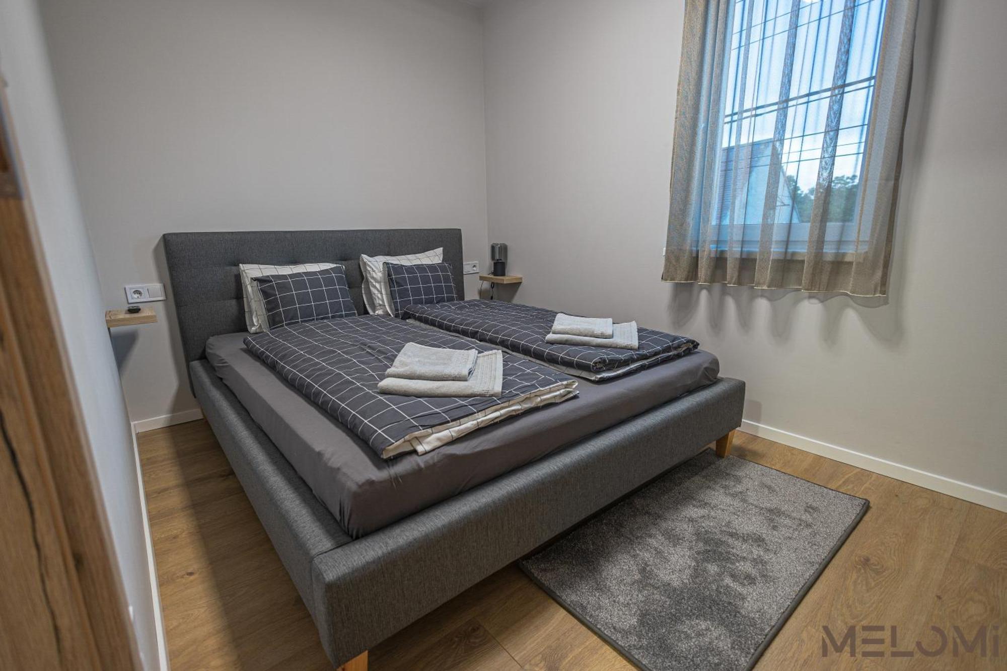 Melomi 1 Apartman Sarvar Exterior foto