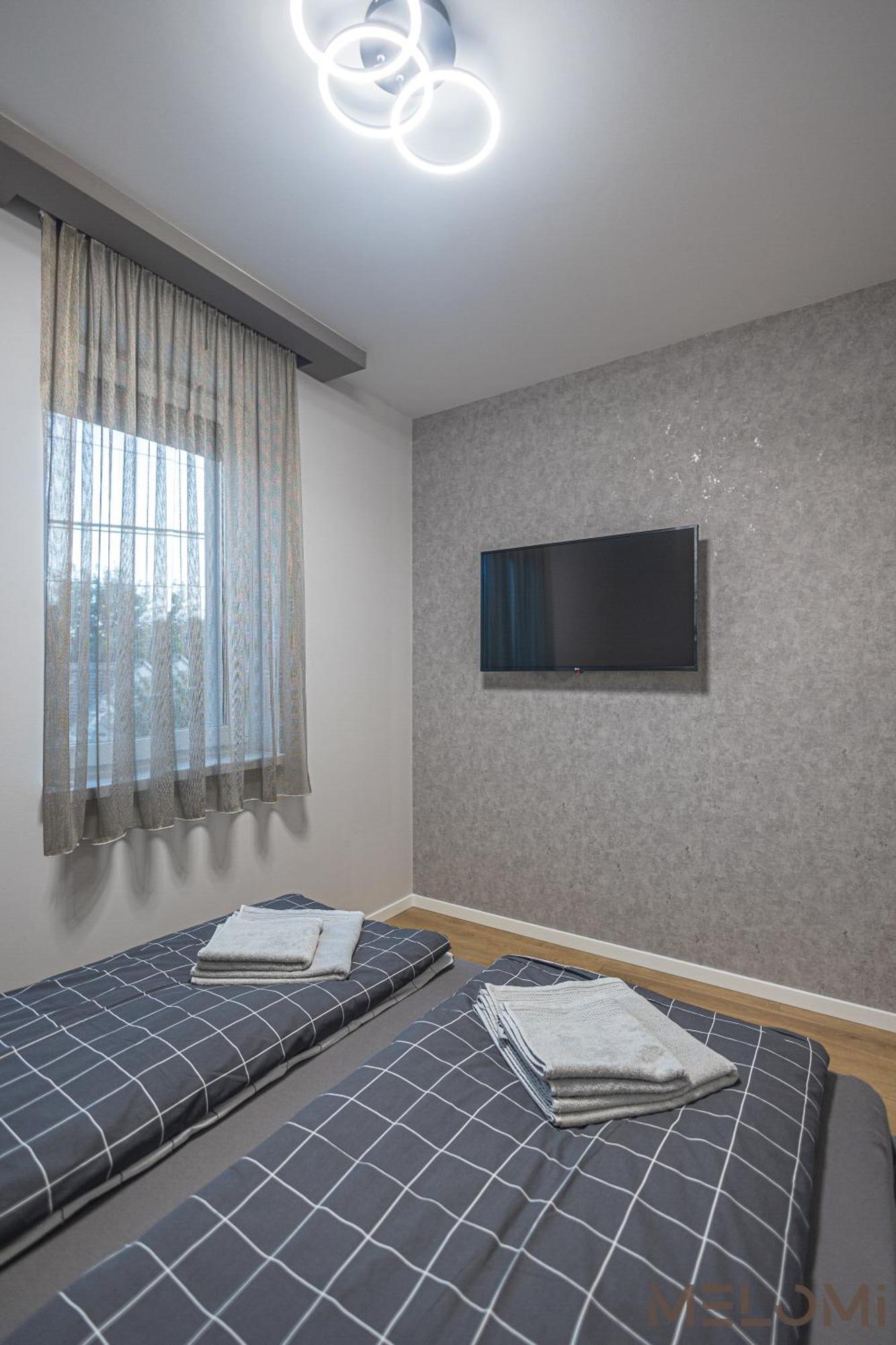 Melomi 1 Apartman Sarvar Exterior foto