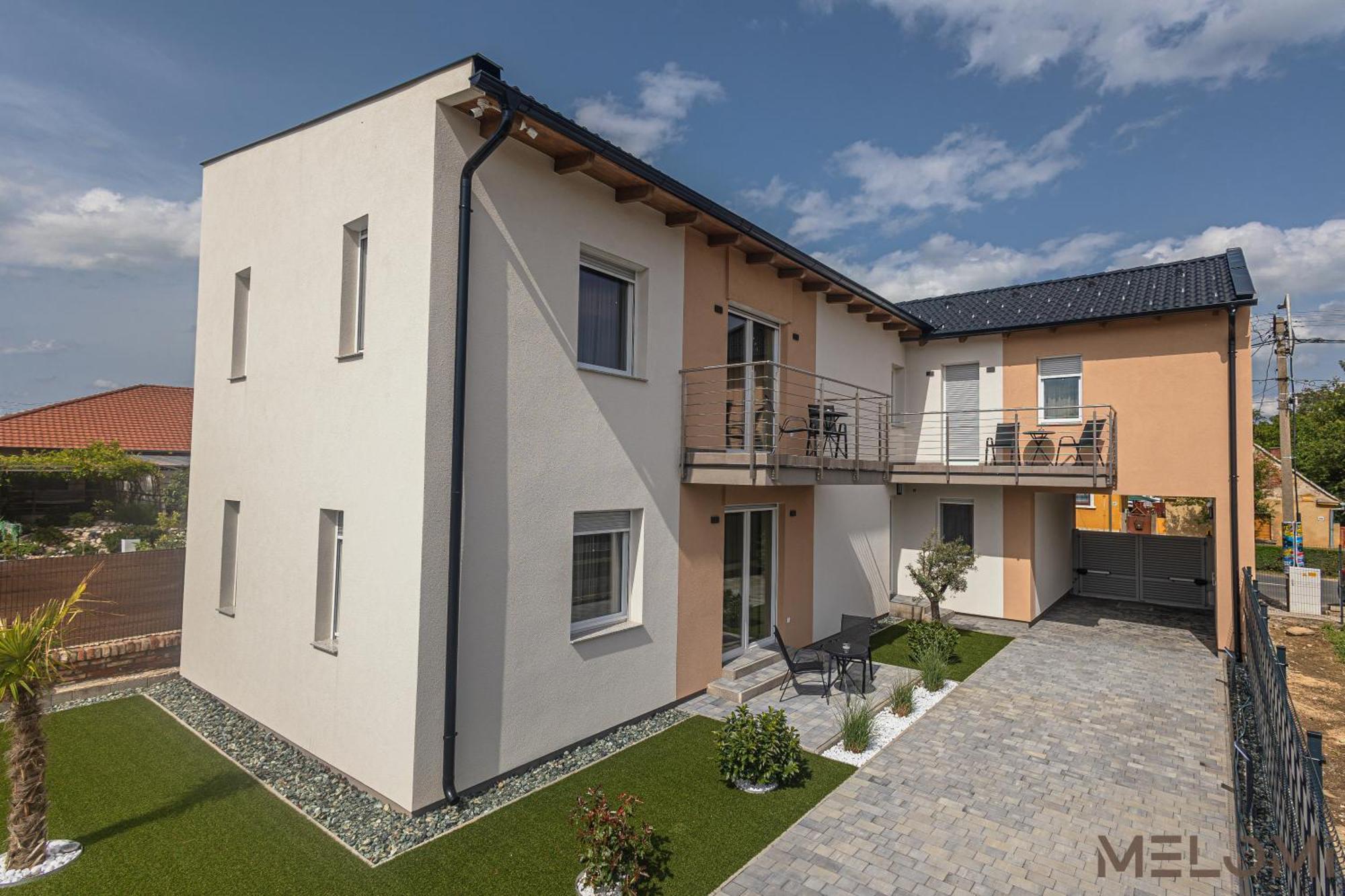 Melomi 1 Apartman Sarvar Exterior foto